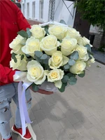 композиция из белых роз романтика